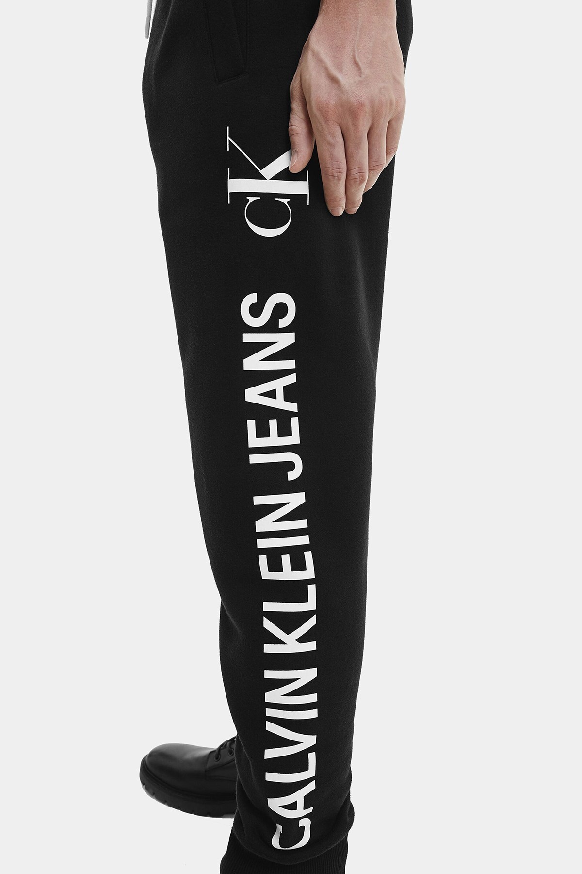 Calvin Klein % 100 Organik Pamuklu Cepli Erkek Pantolon K10K107316 BEH SİYAH