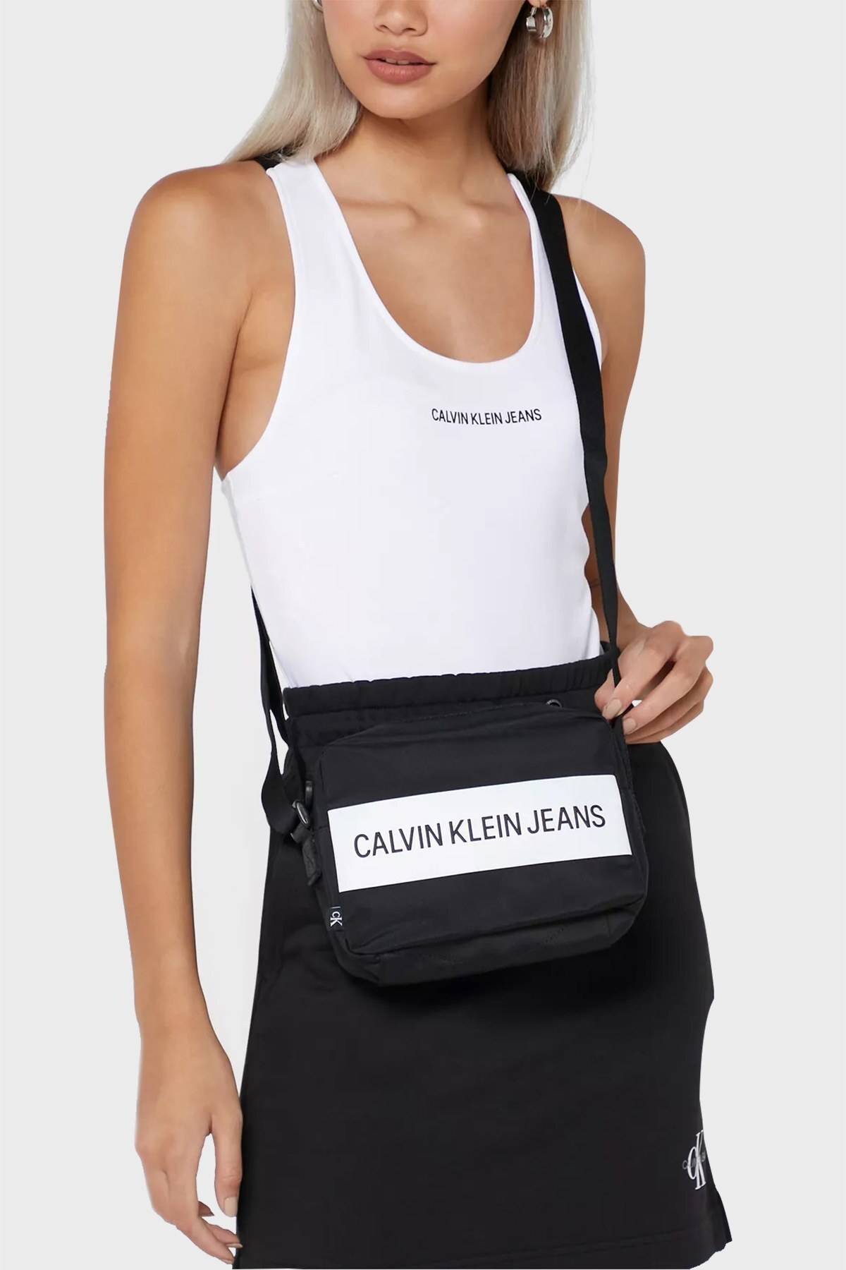 Calvin Klein Ayarlanabilir Askılı Fermuarlı Bayan Çanta K60K608239 BDS SİYAH