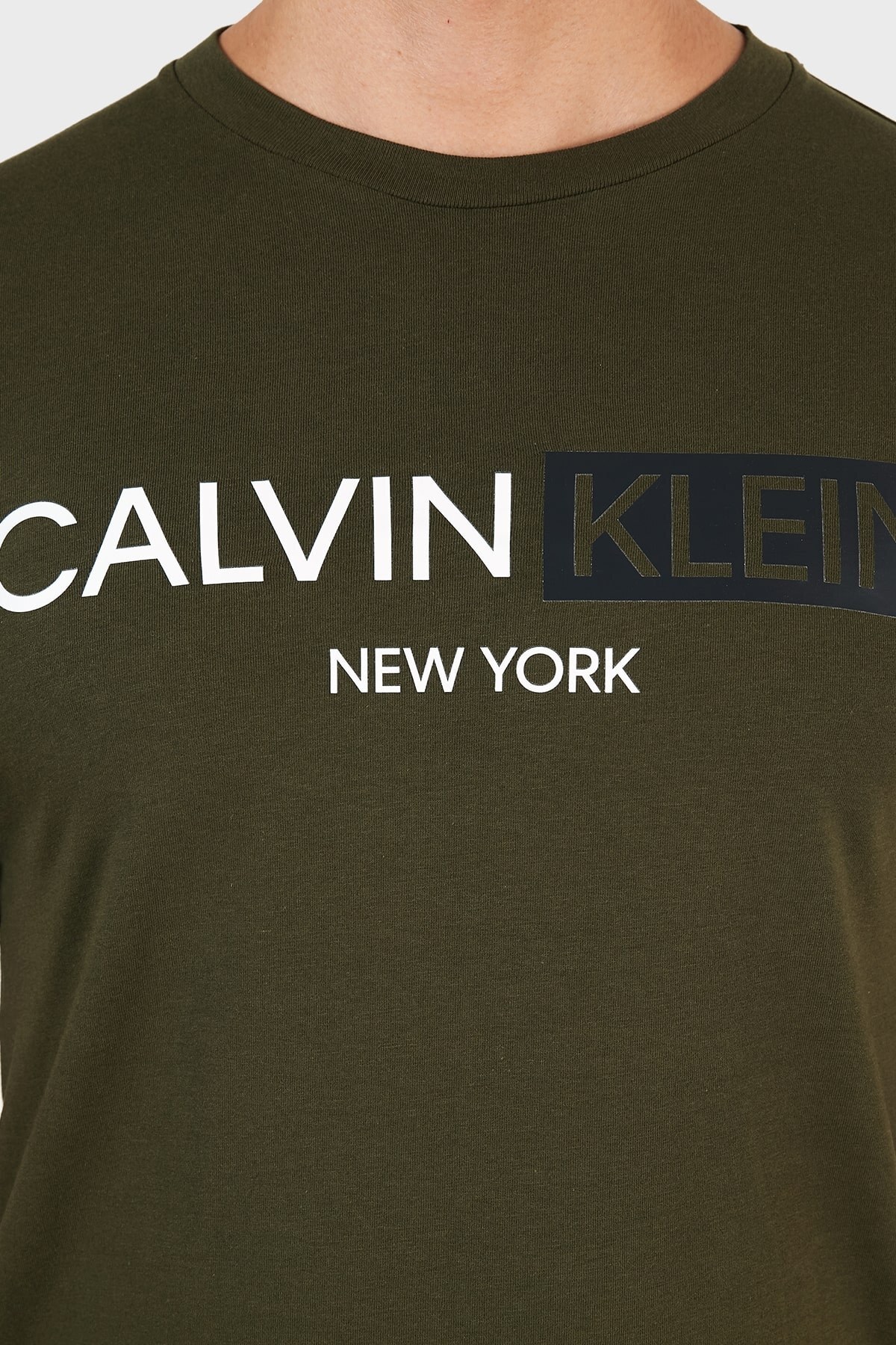 Calvin Klein % 100 Organik Pamuklu Bisiklet Yaka Regular Fit Erkek T Shirt K10K107256 MRZ HAKİ