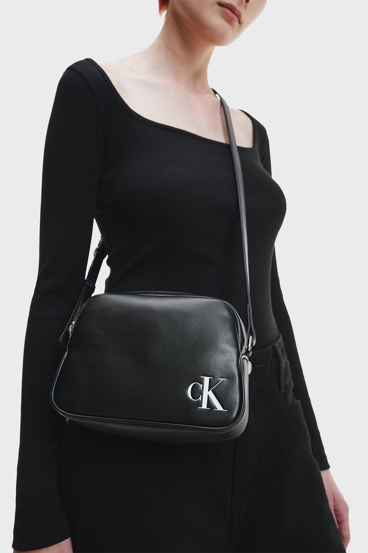 Calvin Klein Fermuarlı Ayarlanabilir Çapraz Askılı Bayan Çanta K60K610089 BDS SİYAH