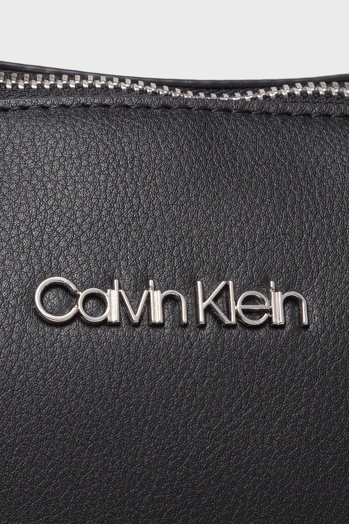 Calvin Klein Logolu Fermuarlı Omuz Bayan Çanta K60K608283 BAX SİYAH