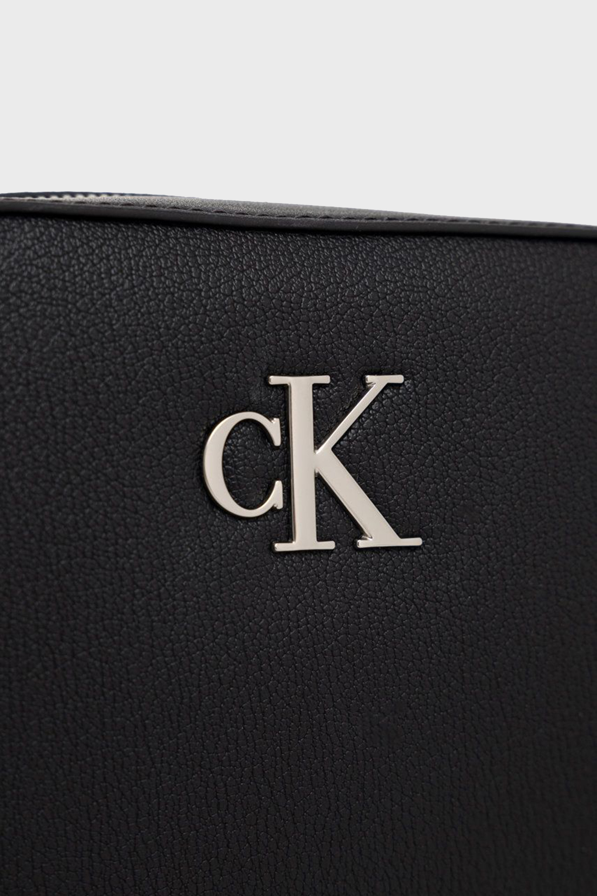 Calvin Klein Fermuarlı Omuz Askılı Bayan Çanta K60K610085 BDS SİYAH