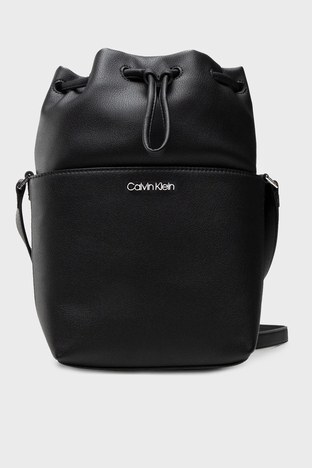 Calvin Klein - Calvin Klein Logolu Ayarlanabilir Askılı Bayan Çanta K60K609124 BAX SİYAH