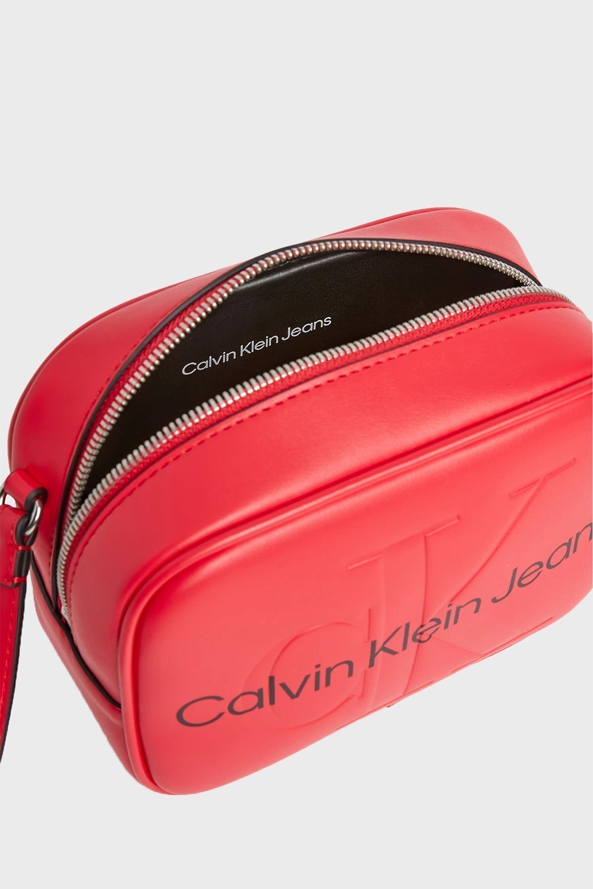 Calvin Klein Logolu Ayarlanabilir Askılı Fermuarlı Bayan Çanta K60K609311 XL1 KIRMIZI