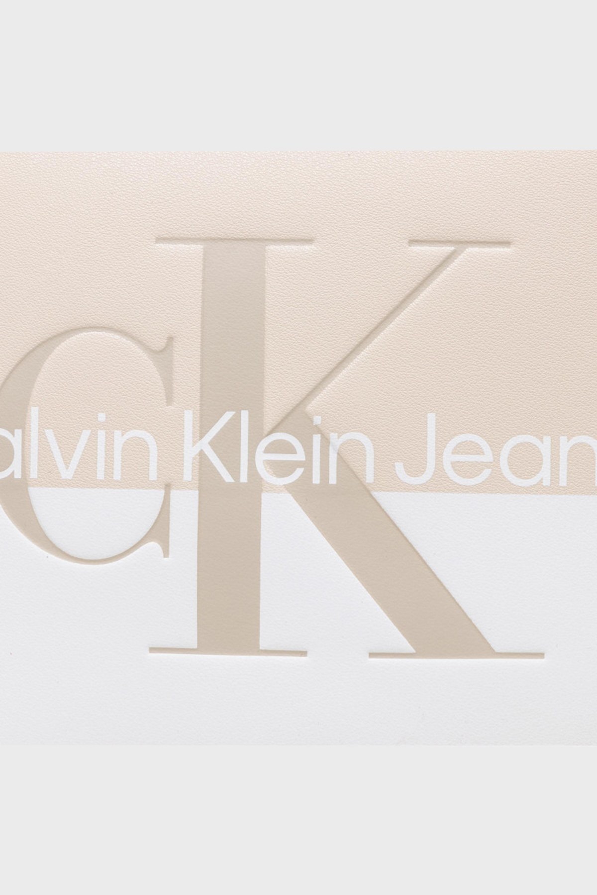 Calvin Klein Logolu Ayarlanabilir Omuz Askılı Fermuarlı Bayan Çanta K60K609775 02X BEJ-BEYAZ