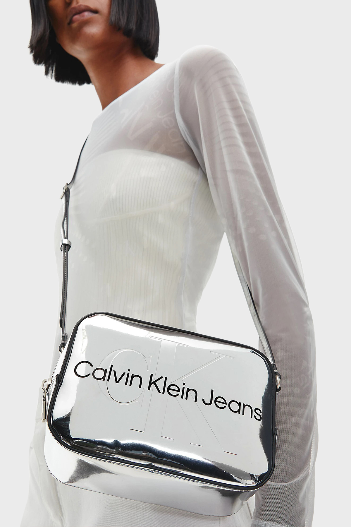 Calvin Klein Logolu Aynalı Ayarlanabilir Askılı Bayan Çanta K60K610396 01O SİYAH-GÜMÜŞ