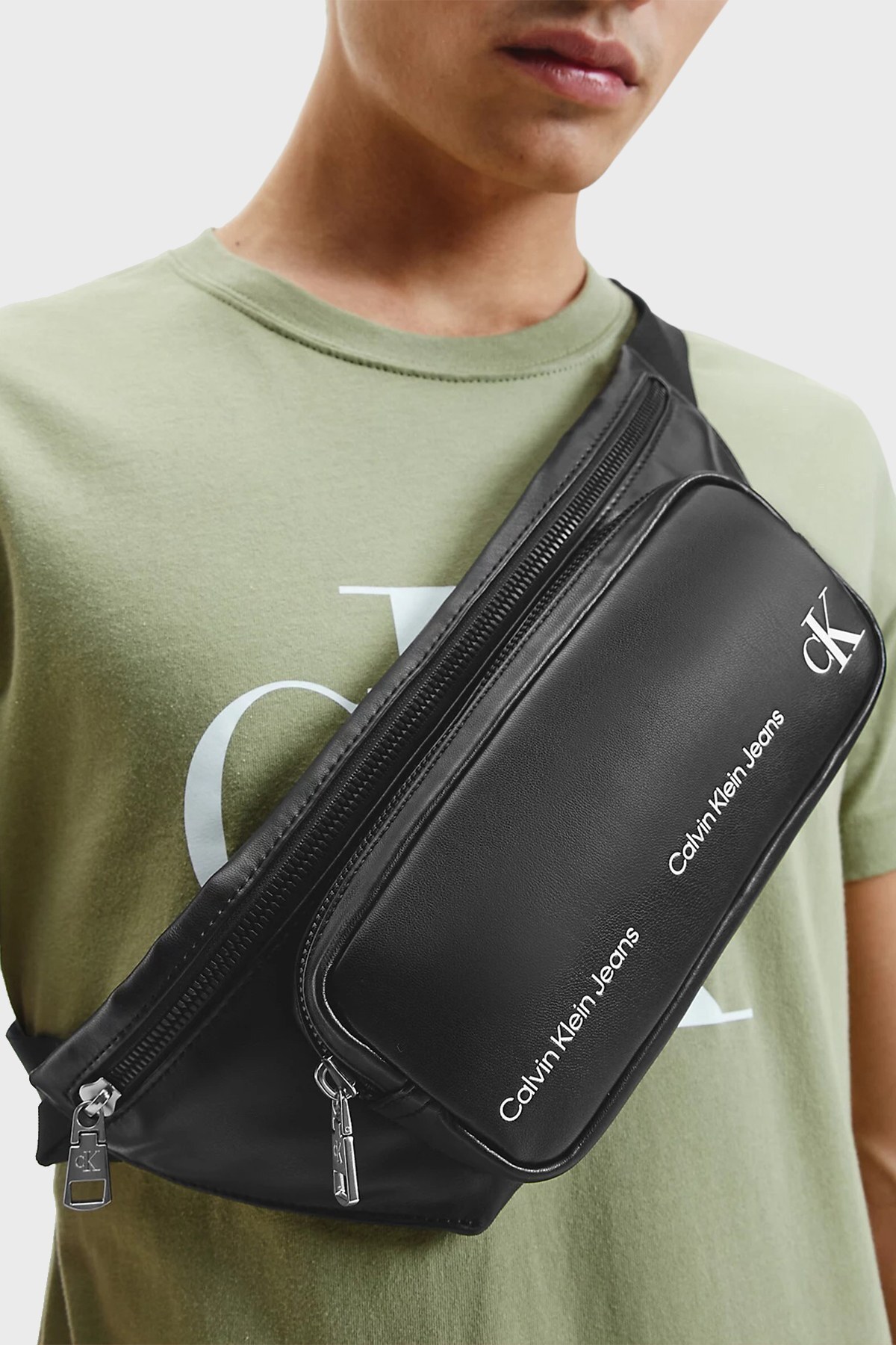 Calvin Klein Logolu Fermuarlı Ayarlanabilir Askılı Erkek Bel Çantası K50K508862 BDS SİYAH