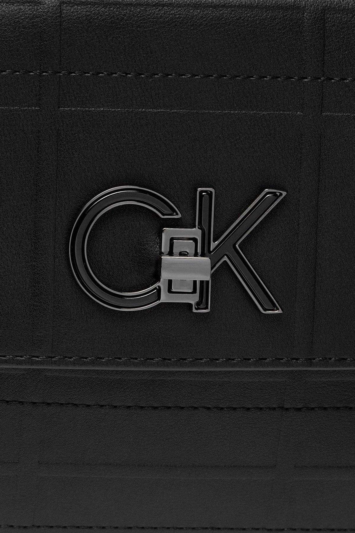 Calvin Klein Logolu Fermuarlı Bayan Sırt Çantası K60K609626 BAX SİYAH