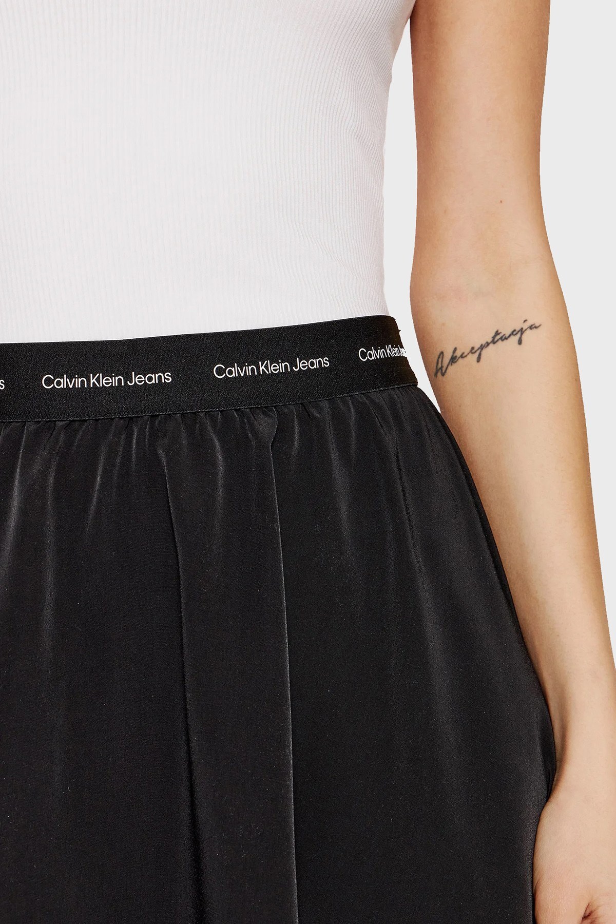 Calvin Klein Logolu Kalın Askılı Bayan Elbise J20J218348 YAF BEYAZ
