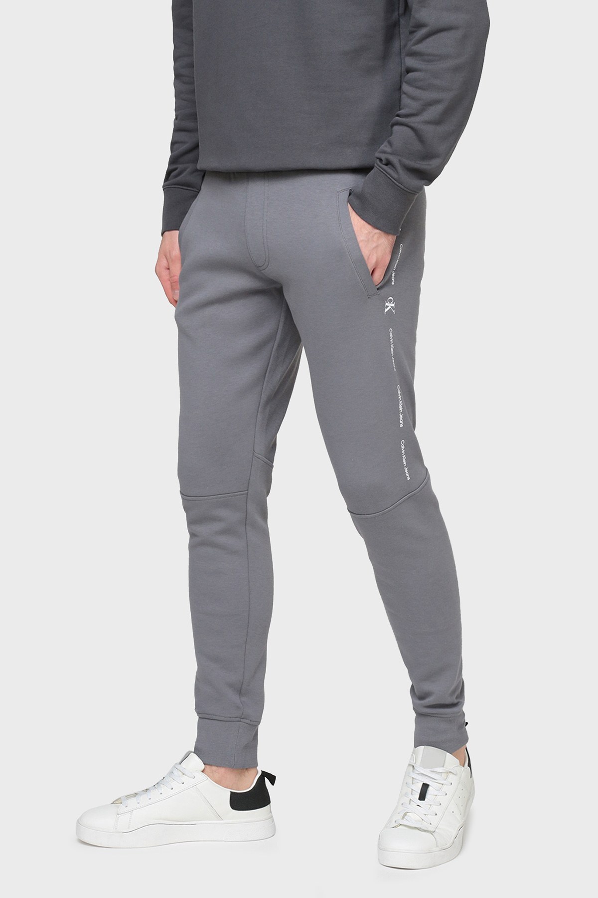 Calvin Klein Logolu Pamuklu Belden Bağlamalı Slim Fit Jogger Erkek Pantolon J30J319652 PTP GRİ