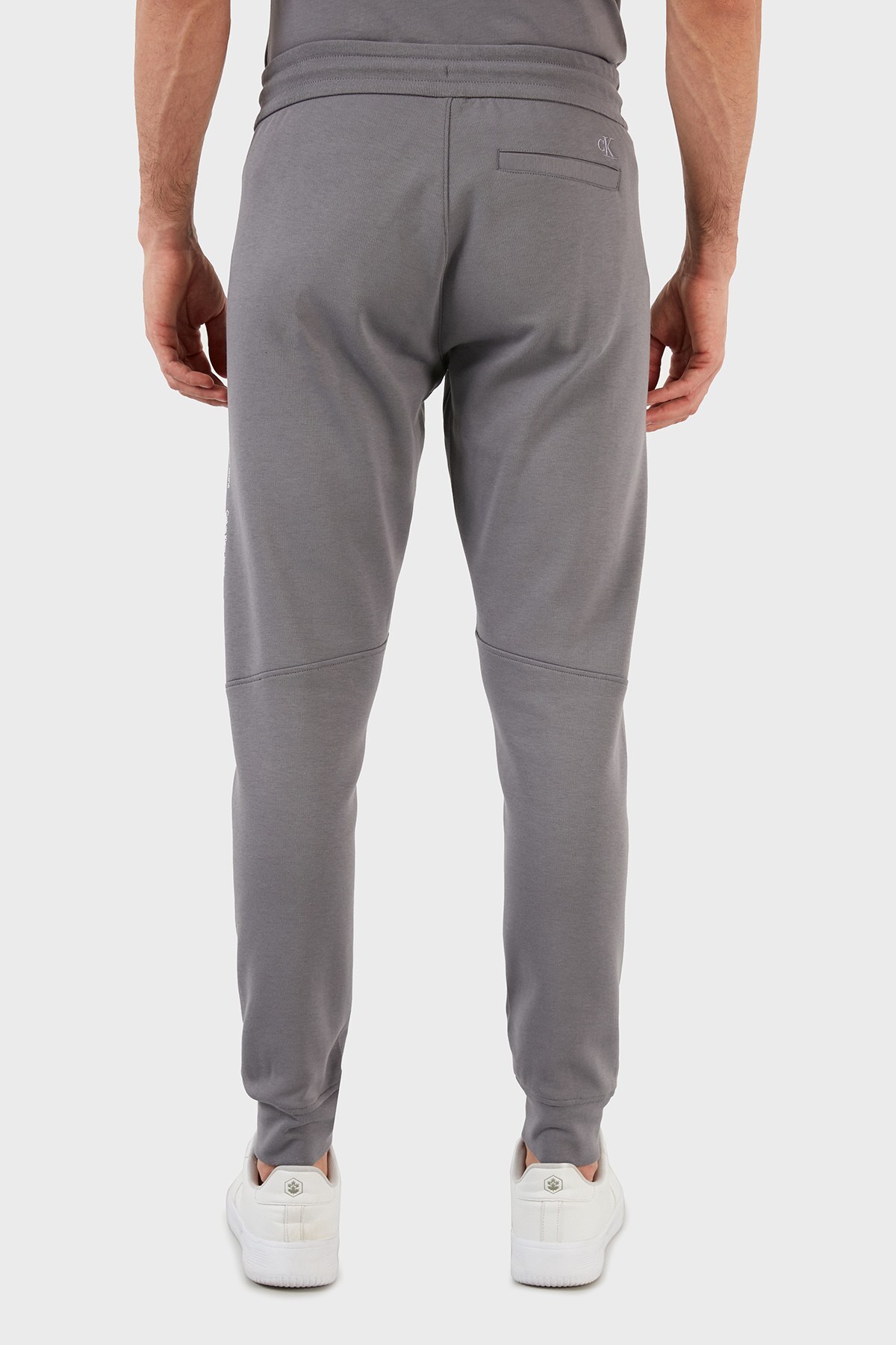 Calvin Klein Logolu Pamuklu Belden Bağlamalı Slim Fit Jogger Erkek Pantolon J30J319652 PTP GRİ