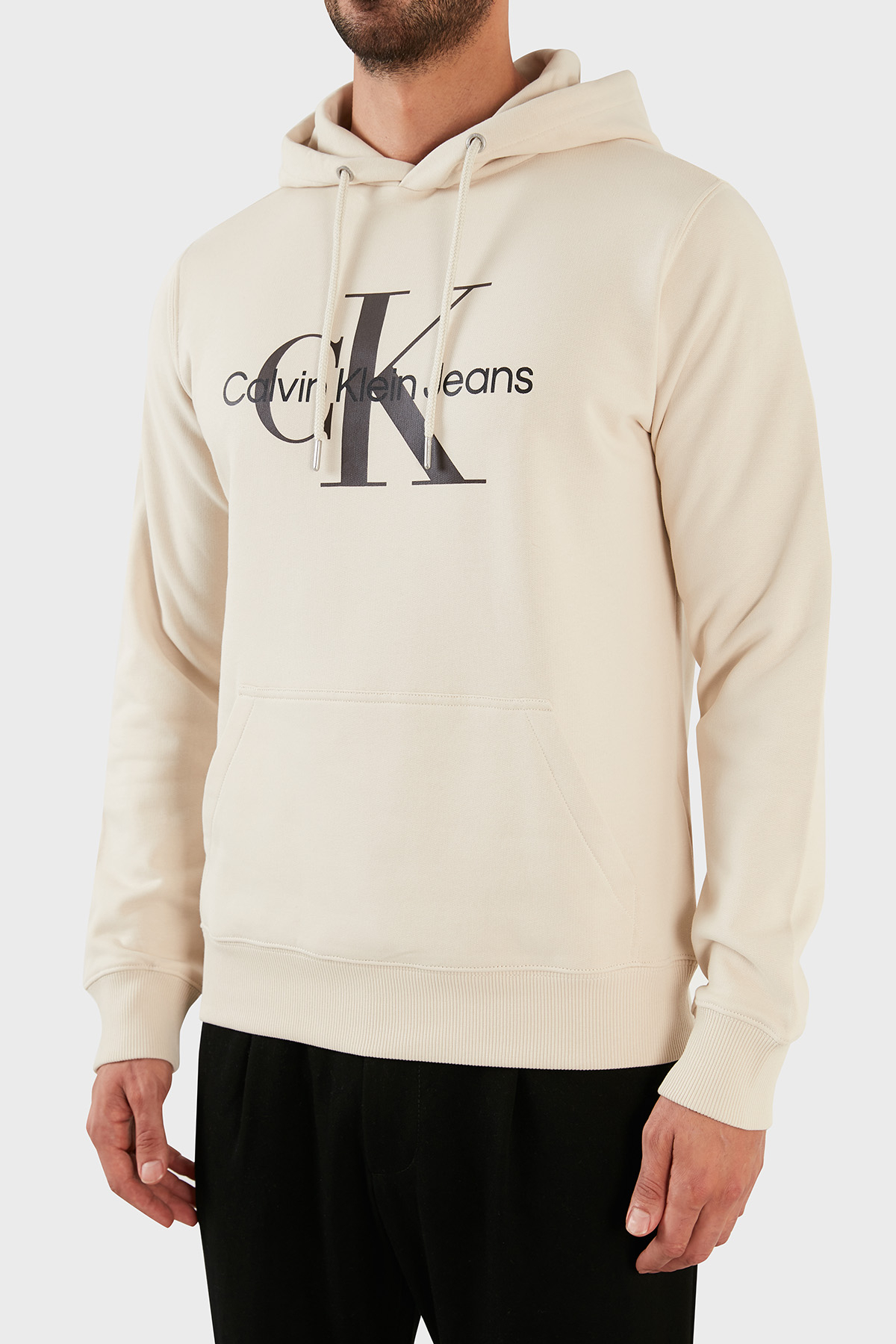 Calvin Klein Logolu Regular Fit Kapüşonlu Kanguru Cepli % 100 Pamuk Erkek Sweat J30J320805 ACF BEJ