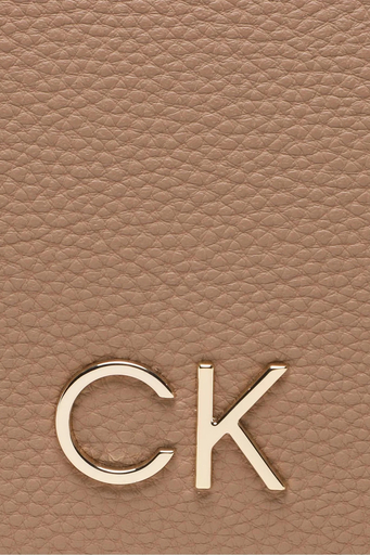 Calvin Klein Logolu Zincir Askılı K60K610455GEZ Bayan Çanta K60K610455 GEZ KAHVE - 3