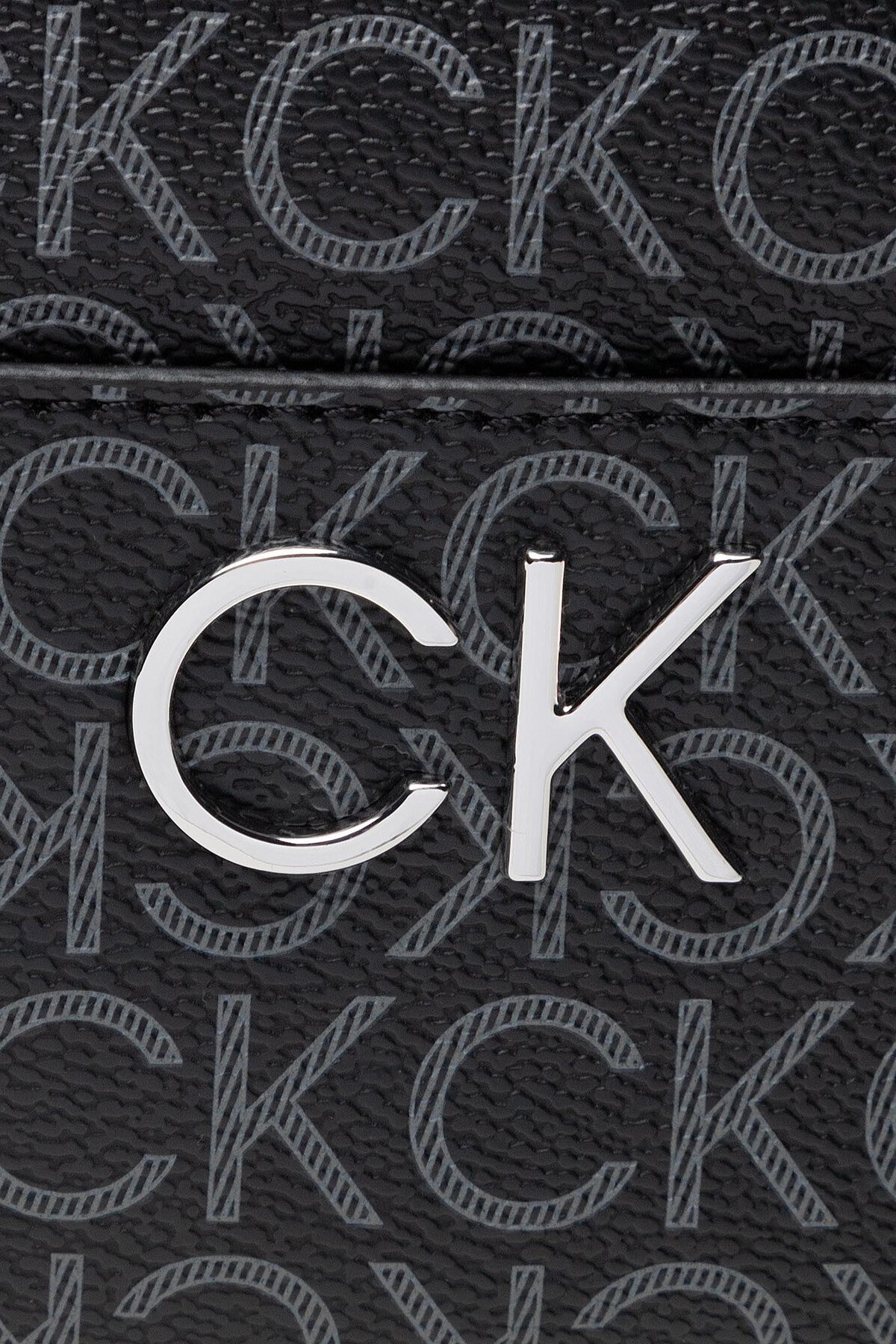 Calvin Klein Logolu Zincirli Omuz Askılı Bayan Çanta K60K608881 0GJ SİYAH