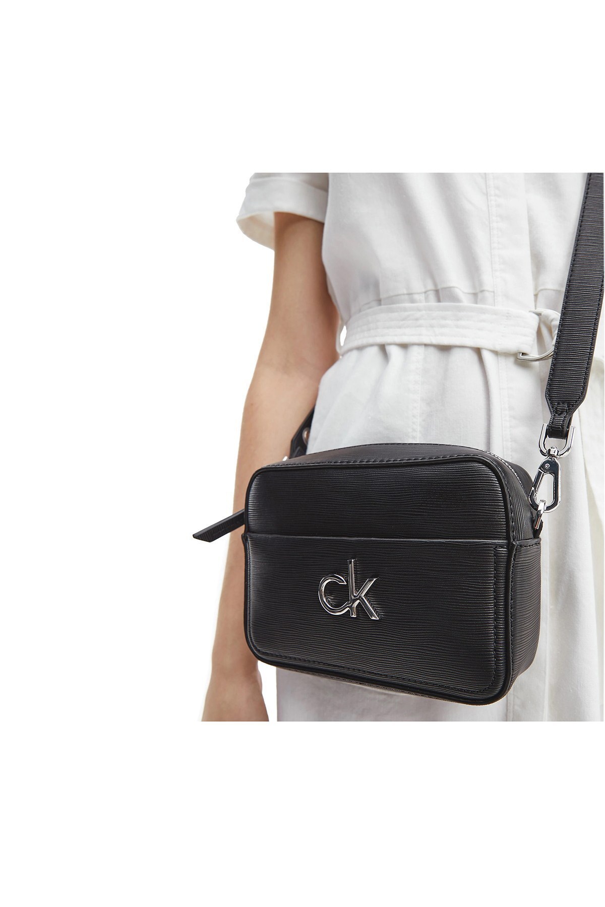 Calvin Klein Marka Logolu Ayarlanabilir Askılı Bayan Çanta K60K608069 BAX SİYAH