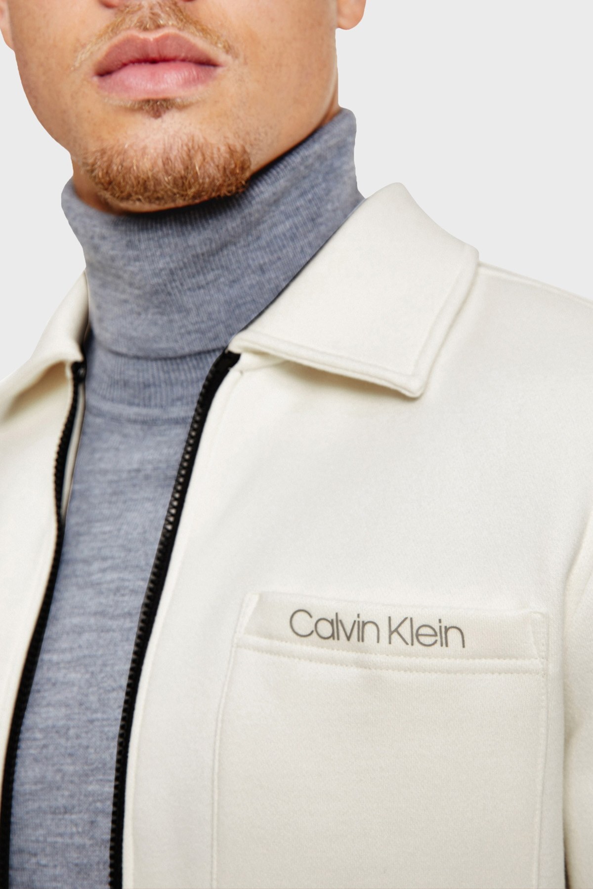 Calvin Klein Organik Pamuklu Regular Fit Cepli Polar Erkek Sweat K10K107926 YAH EKRU