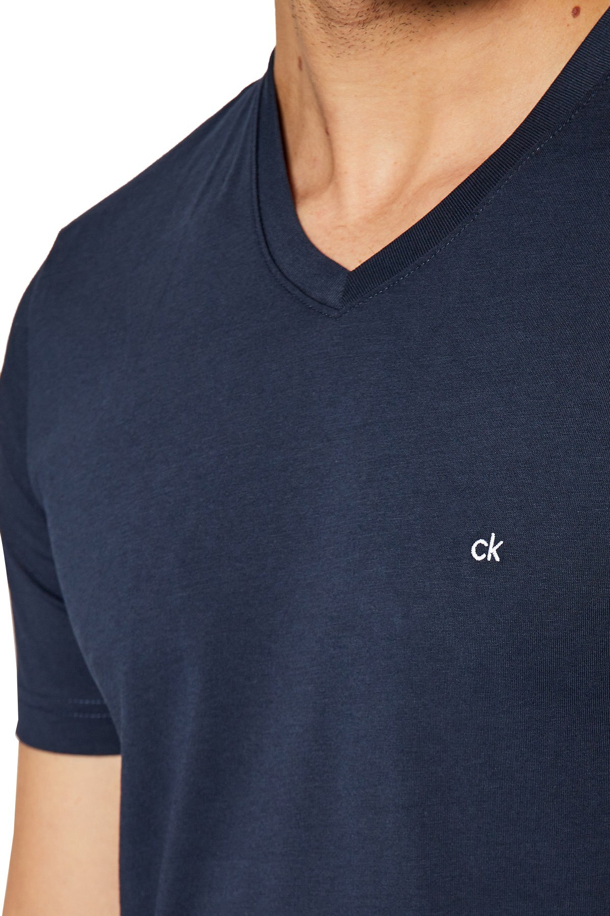 Calvin Klein Organik Pamuklu Regular Fit V Yaka Erkek T Shirt K10K103672 DW4 LACİVERT