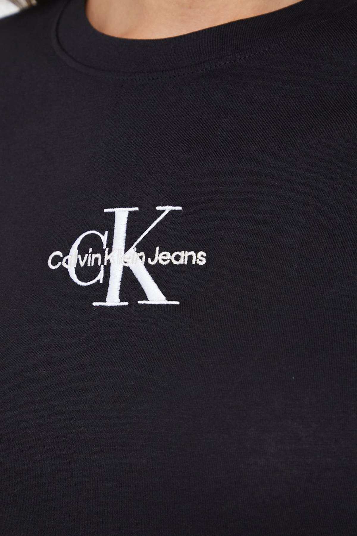 Calvin Klein Organik Pamuklu Slim Fit Bisiklet Yaka Bayan T Shirt J20J219135 BEH SİYAH