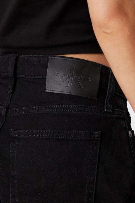 Calvin Klein Pamuk Karışımlı Mom Fit Yüksek Bel Kısa Kot J20J2251541BY Bayan Short J20J225154 1BY SİYAH - 5