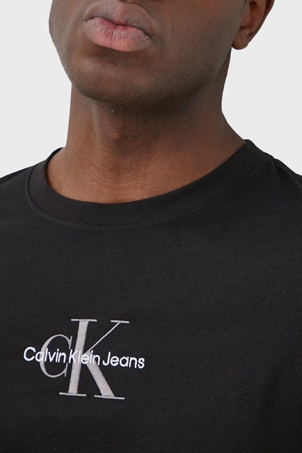 Calvin Klein Pamuklu Slim Fit Bisiklet Yaka Erkek T Shirt J30J320855 BEH SİYAH