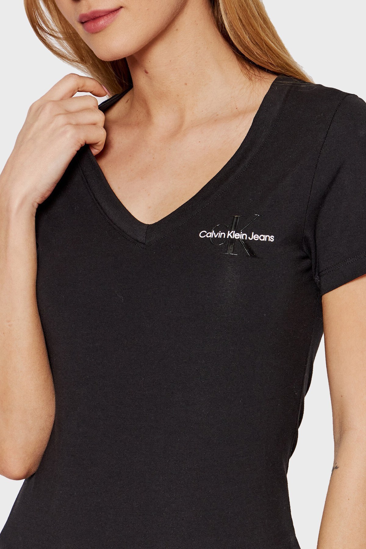 Calvin Klein Pamuklu V Yaka Slim Fit Bayan T Shirt J20J217932 BEH SİYAH