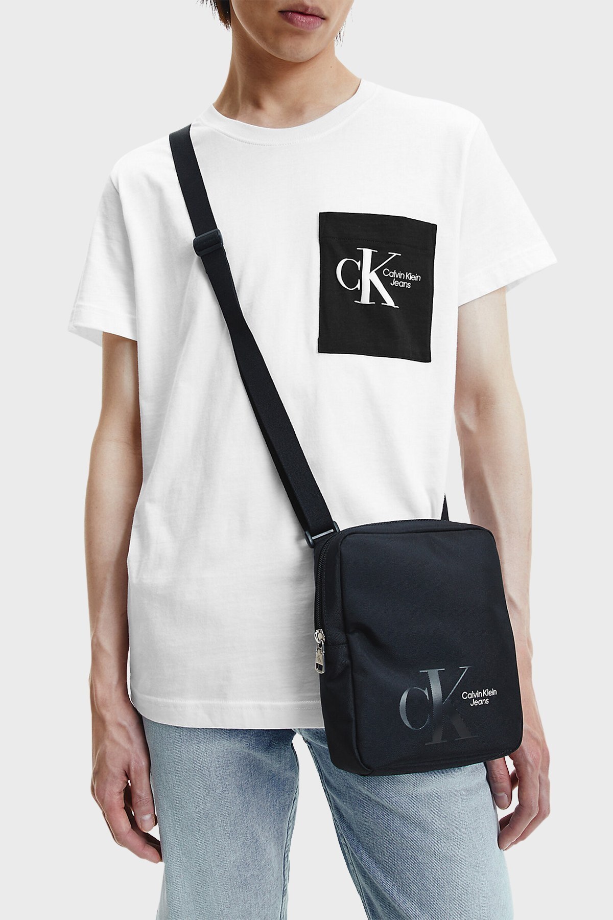Calvin Klein Regular Fit Kontrast Cepli Bisiklet Yaka Pamuklu Erkek T Shirt J30J320192 YAF BEYAZ