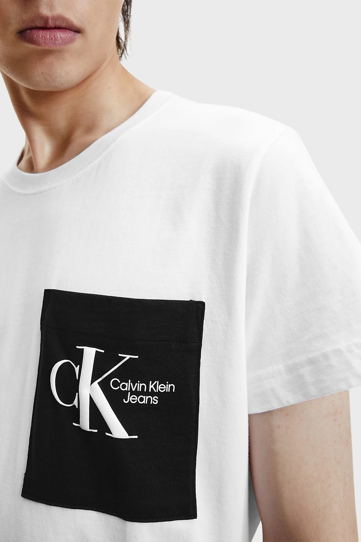 Calvin Klein Regular Fit Kontrast Cepli Bisiklet Yaka Pamuklu Erkek T Shirt J30J320192 YAF BEYAZ