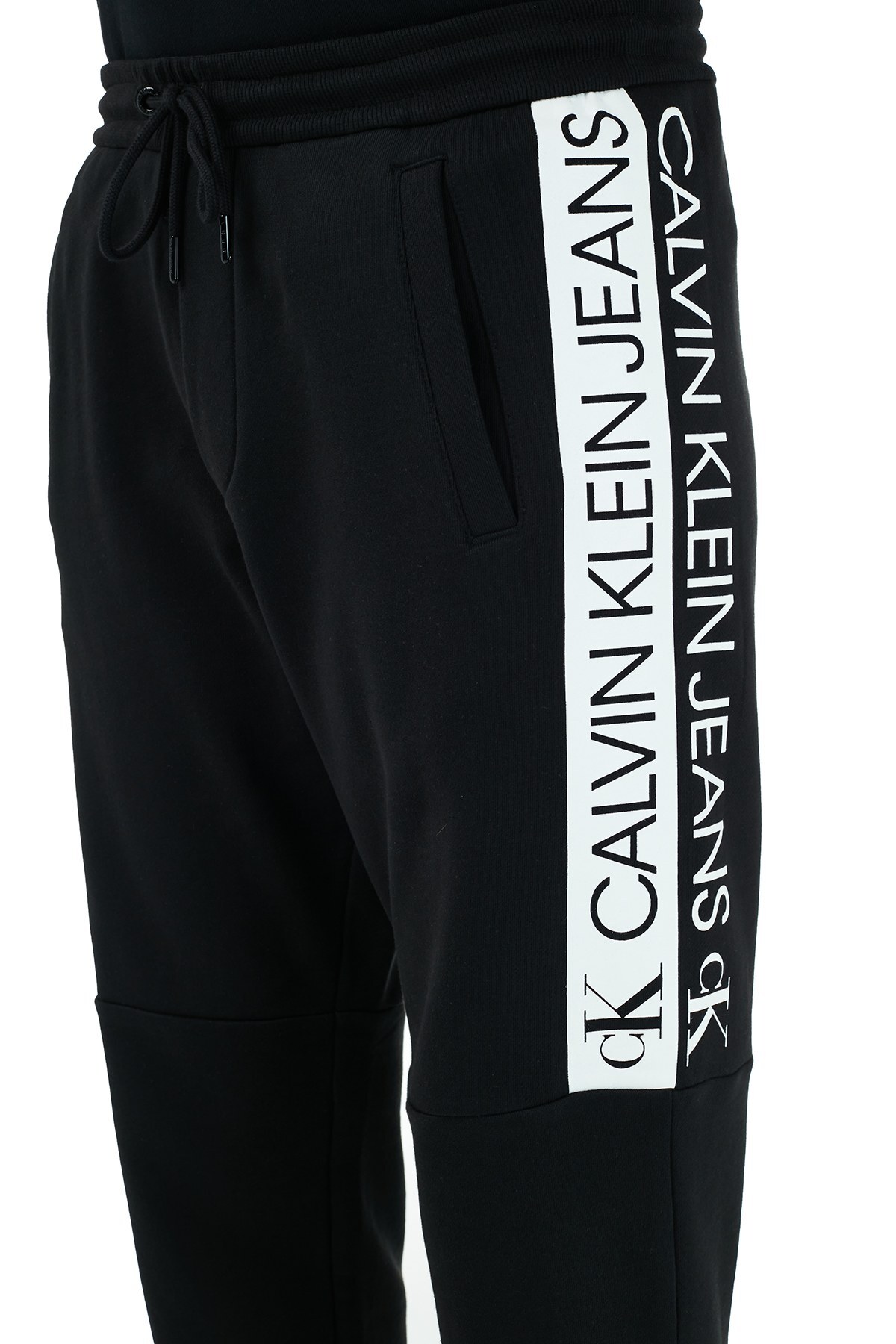 Calvin Klein Slim Fit % 100 Organik Pamuk Erkek Pantolon J30J317720 BEH SİYAH