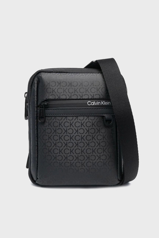 Calvin Klein - Calvin Klein Tamamı Logo Baskılı Ayarlanabilir Omuz Askılı Erkek Çanta K50K510031 01I SİYAH