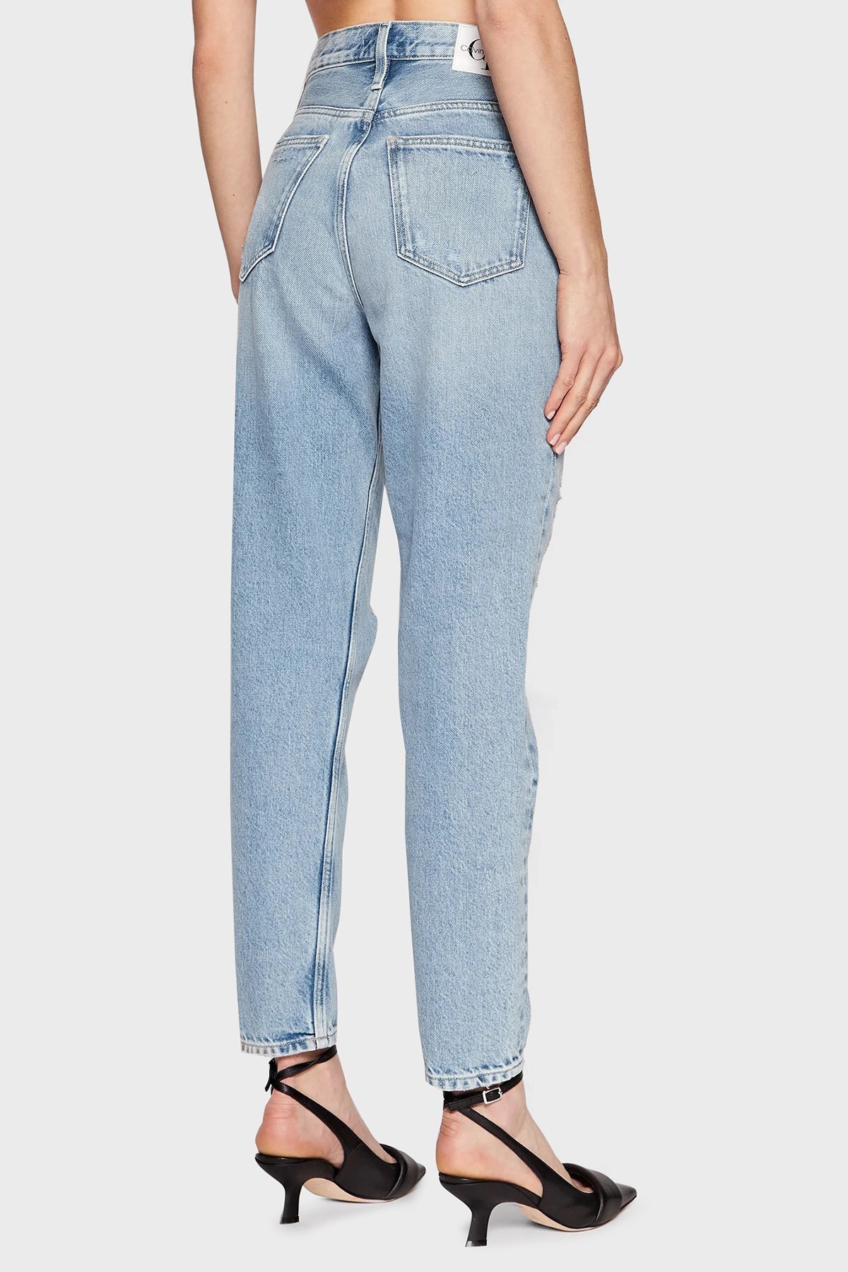 Calvin Klein Yüksek Bel Pamuklu Daralan Paça Mom Jeans Bayan Kot Pantolon J20J218512 1A4 LACİVERT