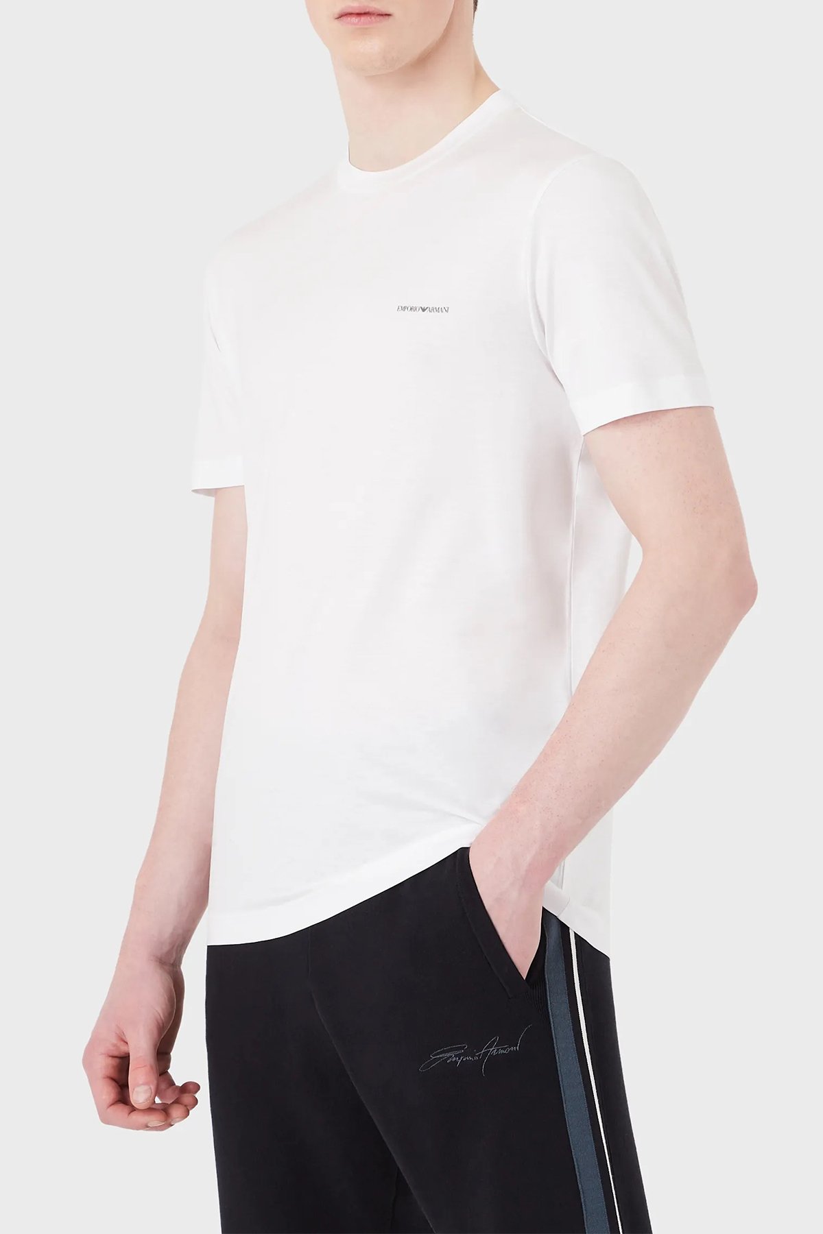 Tシャツ・カットソー EMPORIO ARMANI Men T-shirt White 8N1TR11JRGZ 0100 White T-shirt with logo patch Emporio Armani - Vitkac AS