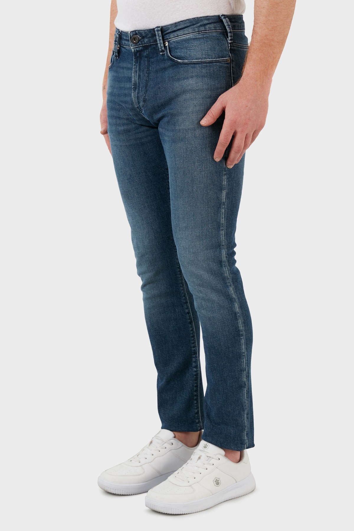 Emporio Armani Pamuklu Slim Fit Normal Bel Dar Paça Jeans Erkek Kot Pantolon 3L1J06 1DX3Z 0942 MAVİ