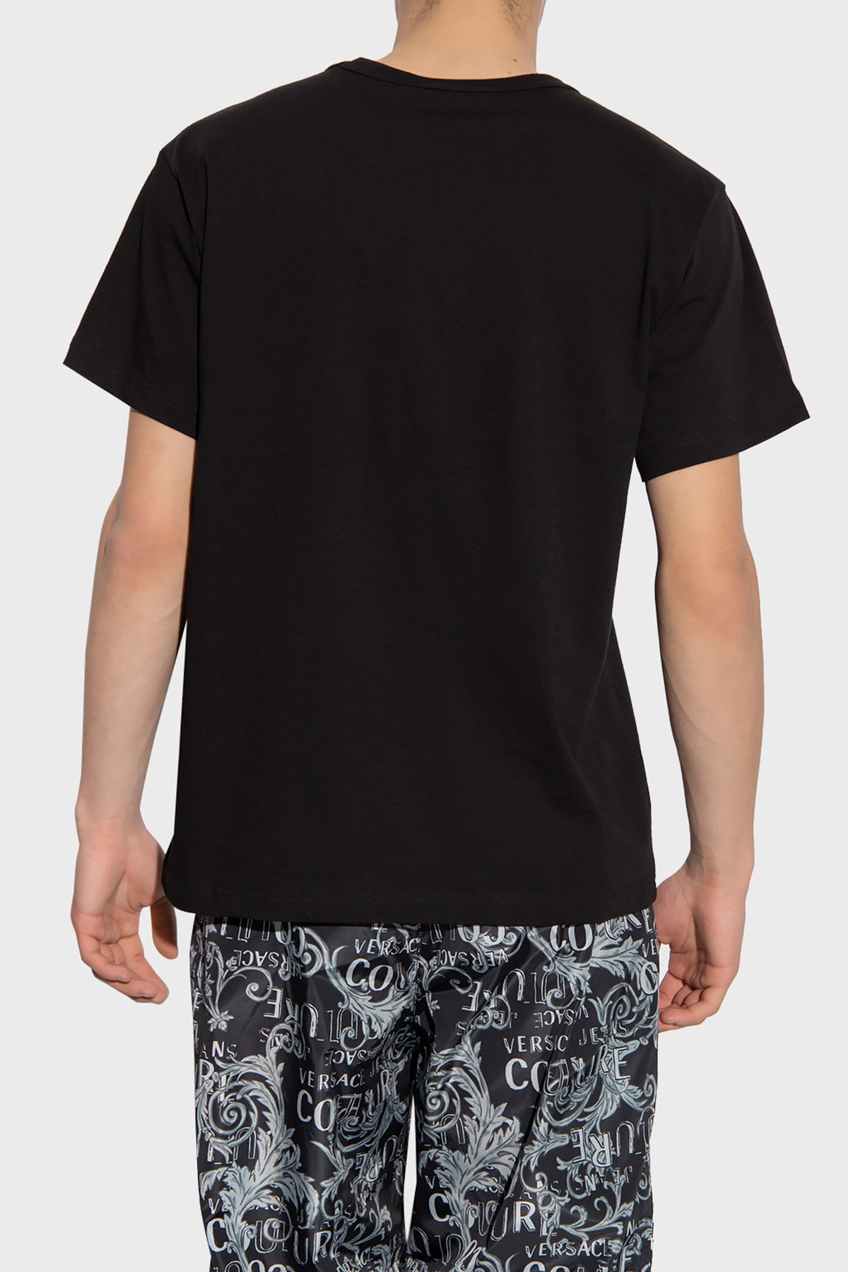 希少【Versace Jeans Couture】スクエアロゴTシャツブラック899 Versace Jeans Couture logo-print Cotton T-shirt | Black