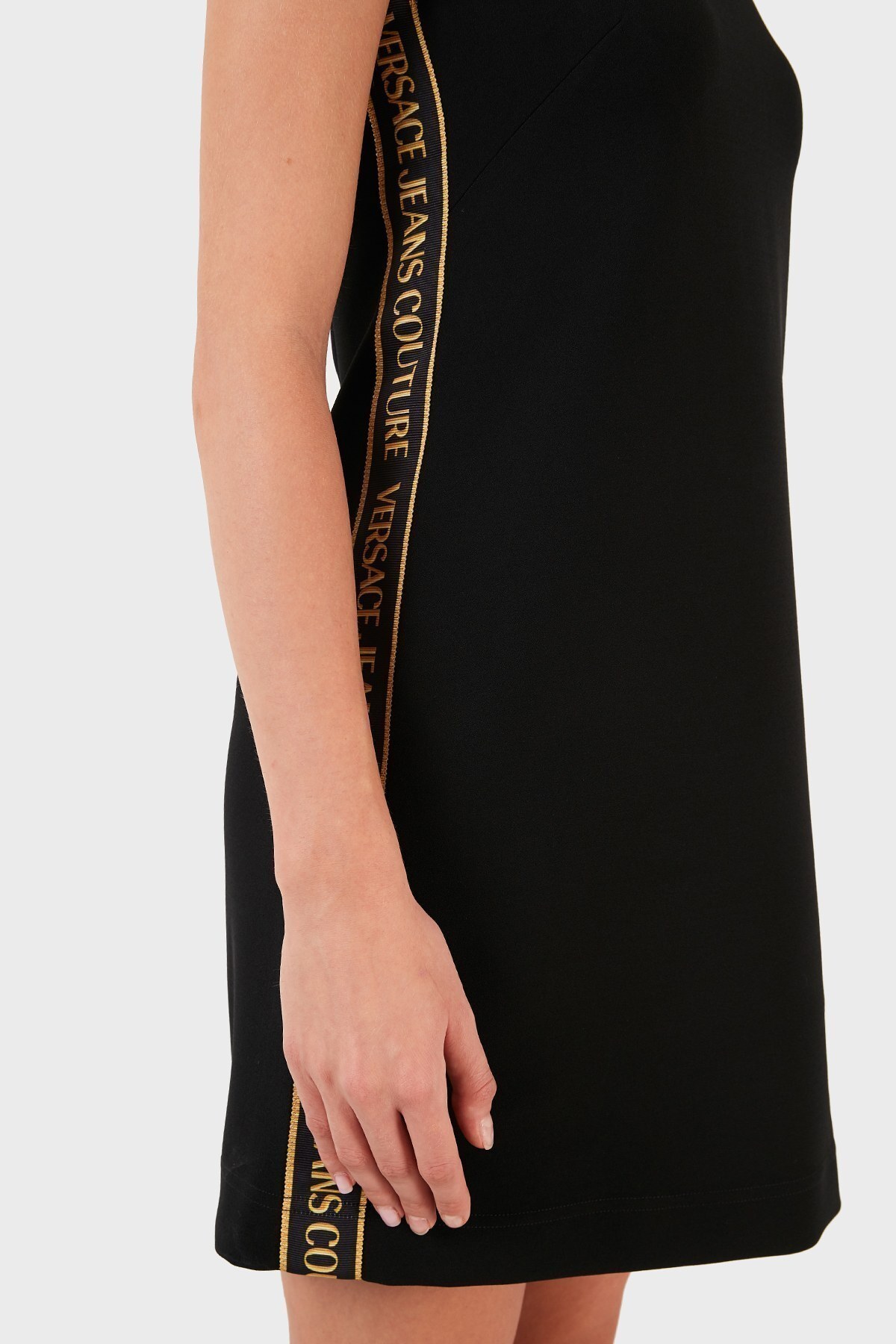 Versace Jeans Couture Yanları Şerit Logo Detaylı Mini Bayan Elbise D2HWA402 07072 899 SİYAH