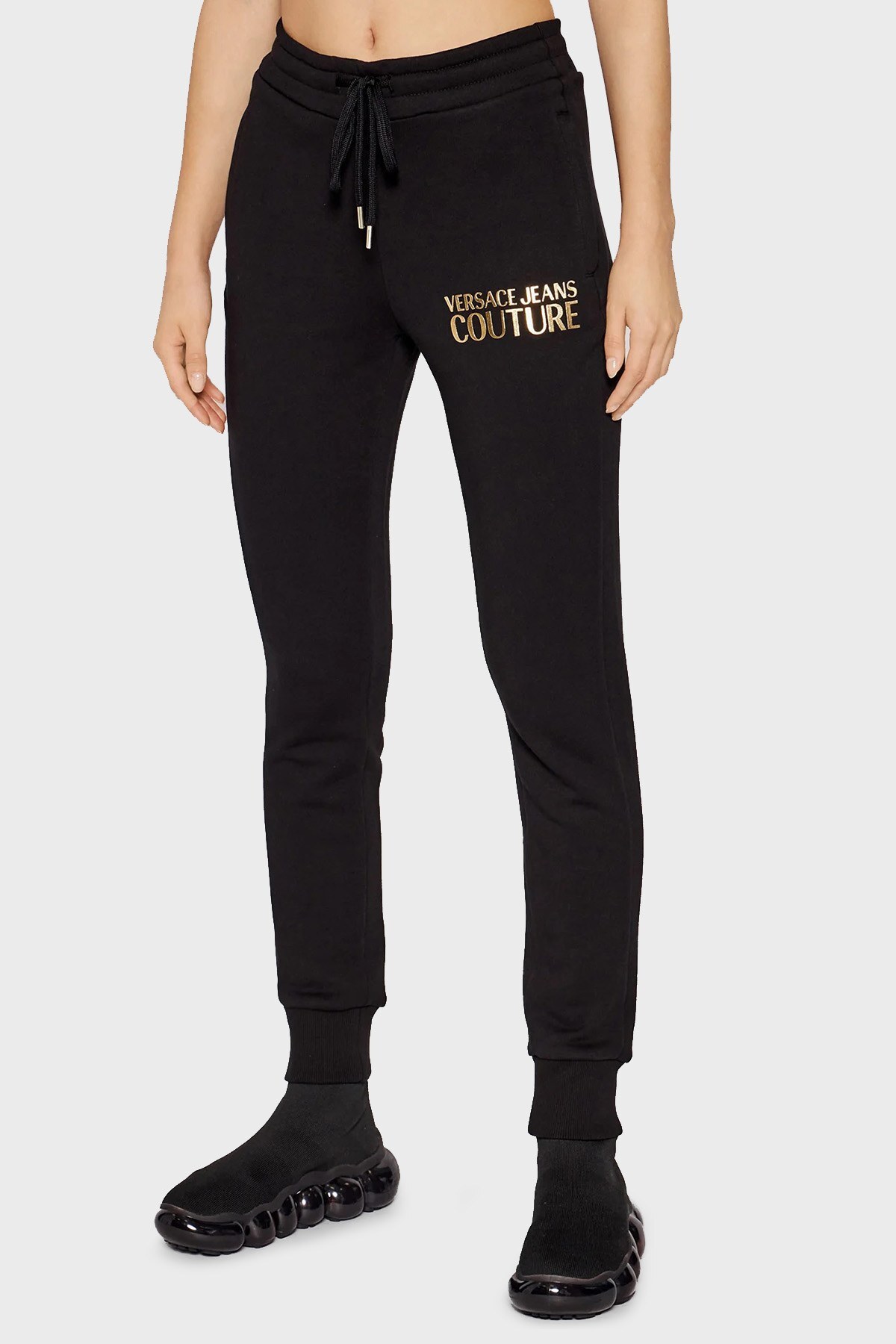 Versace Jeans Couture Regular Fit Pamuklu Jogger Bayan Pantolon 71HAAT04 CF00T G89 SİYAH